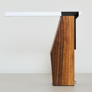 Modernist Table Lamp 3X8-4