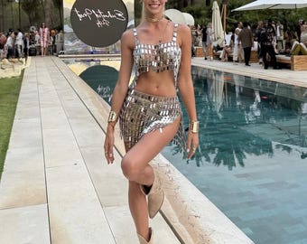Ensemble deux pièces en cotte de mailles, ensemble miroir argenté, tenue à sequins, haut et jupe dorés, jupe métallisée, jupe scintillante pour les fêtes, bijoux de corps