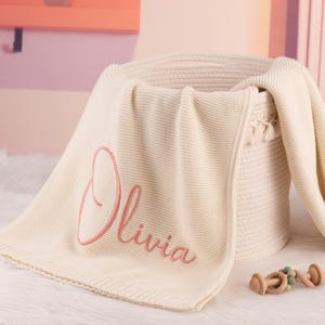 Personalisierte Babydecke, gestickte Babynamendecke, Säuglingsdecke, Kinderwagendecke, Neugeborenengeschenk, neues Babygeschenk, Babypartygeschenk
