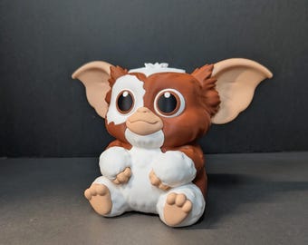 Gizmo Inspired Gremlin Collectible Figure – 5.5" Tall Movie-Themed Display Statue – Cute Mogwai Shelf Decor
