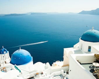 Photographie de Santorin - dômes bleus emblématiques - impression d'art îles grecques - Grèce voyage déco