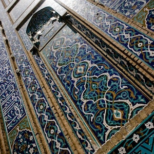 Impression d&#39;architecture islamique : mosquée Jameh, Yazd, Iran - Carrelage bleu