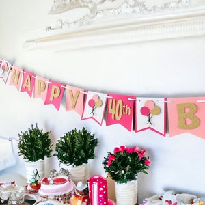 Banner de cumpleaños rosa y dorado, decoración de fiesta personalizada, letrero rosa para el 40.° cumpleaños, banner de fiesta con globos, baby shower, despedida de soltera