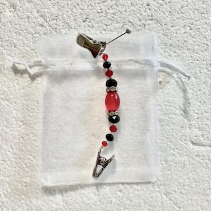 Red and Black Napkin Clip Includes Organza Drawstring Bag