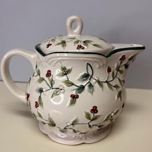 Vintage Pfaltzgraff “Winterberry” Christmas Holly Berry Ceramic Teapot