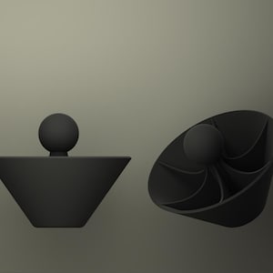 Puede incluir: Un plato negro circular dividido con una pequeña esfera en el centro. El plato se muestra en tres vistas diferentes: desde arriba, desde el lado y desde una perspectiva en ángulo.