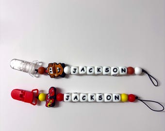 Clips para chupete de Rayo McQueen y Mater de Disney Cars para los parques Disneyworld y Disneyland. Regalos originales o para uso diario para bebés.