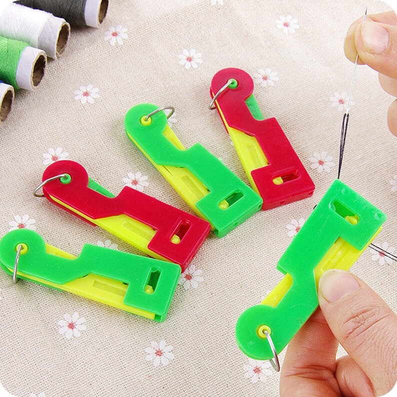 Hot 5PCsPack Plastic Automatic Needle Threader Sewing Machines Helpful Threader Home Craft Tools Accessories Random Color
