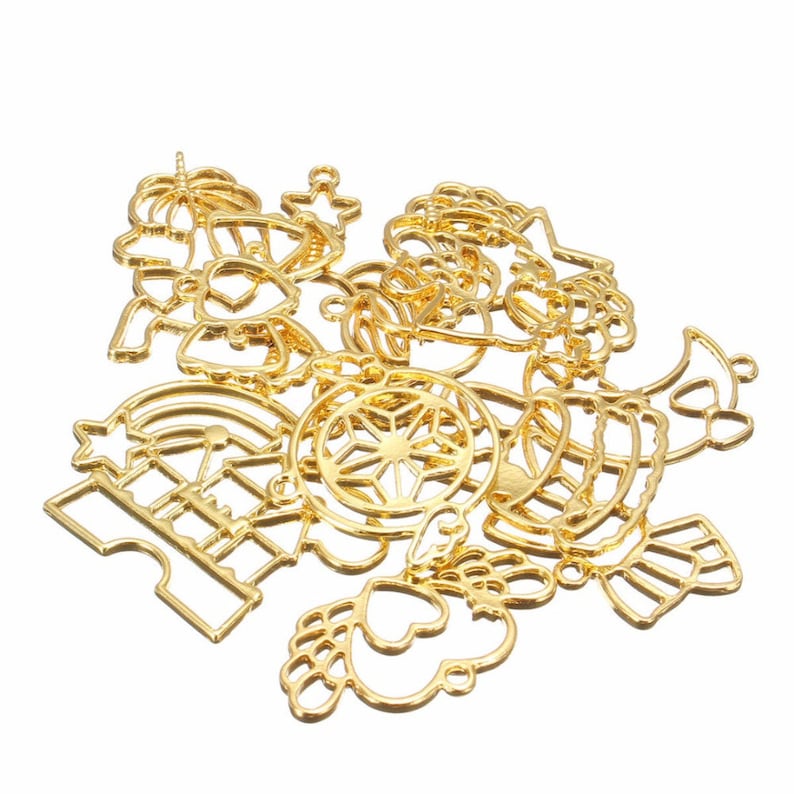 Stars Castle Heart Ribbon Moon 12pcs Gold Zinc Alloy Key Open Bezel Pendant Frame Resin Blanks for Jewelry DIY UV Crafts