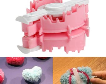 Strumento per lavorare a maglia per bambini a forma di cuore per realizzare pom pom Fluff Ball Weaver Piccolo 50 mm