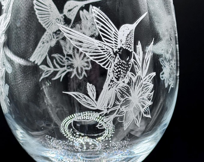 Elegant Hummingbird Wine Glass with Laser Engraving - Cherished Moments