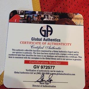 May include: A certificate of authenticity from Global Authentics, with the text "CERTIFICATE OF AUTHENTICITY Certified Authentic". The certificate includes the certification number GV 972577 and the signature of Steve Sipe, Director of Authentication.