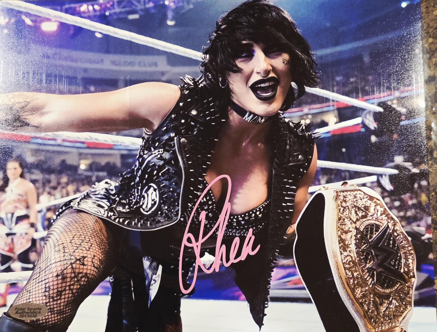 リア・リプリー WWEディーバ女性レスラー サイン入り 8 x 10 写真 w