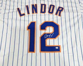 Francisco Lindor firmó la camiseta de los Mets de Nueva York con la coa