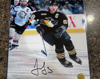 Foto firmada de Jaromir Jagr NHL Pittsburgh Penguins de 8 x 10 con coa