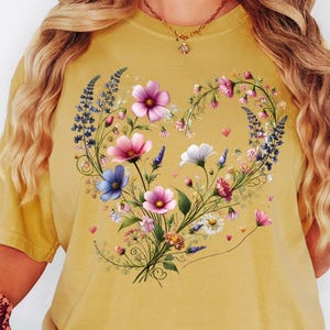 Comfort Colors®Flower Shirt Aesthetic, Floral Graphic Tee, Floral Shirt, Flower Tshirt,Wild Flower Shirt,Wildflower Tshirt,Gift for Gardener