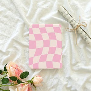Rosa und Weiß gewellt Hülle mit Handschlaufe für Kindle Paperwhite 12/11/10 Hülle, Kindle Colorsoft Hülle, Geschenk für sie
