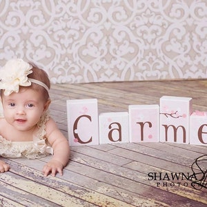 Bloques de madera con nombre para recién nacidos, accesorio de fotografía, letrero con nombre para fotos de niños pequeños, decoración de guardería para estante o tocador