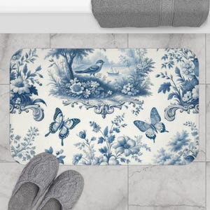 Blue Toile Chinoiserie Bath Mat Microfiber Toile Bathroom Rug Non-Slip Shower Mat Washable Rug Housewarming Gift Vintage Bathroom Decor