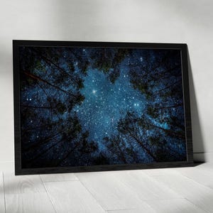 Milchstraße über Bäume Nachthimmel Wald Natur Landschaft Sterne Fotografie Umwickelte Leinwand Wand Kunst Büro Dekor Wohnkultur