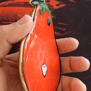 Teléfono de fruta 4 x 6 cm Llavero hecho a mano con forma de Fresa, parece un teléfono inteligente, hecho en resina epoxi e impresión, Edición Limitada