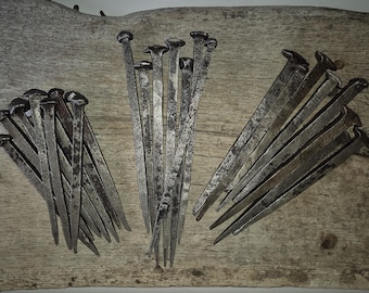 Muchos clavos de hierro forjados a mano / década de 1920