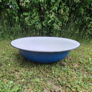 Vintage Large Blue Enamel Bowl – Rustic & Retro Kitchenware