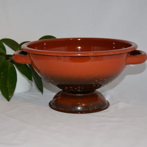 A Very Nice Enameled Brown Colander / Vintage Colendar / 1970s