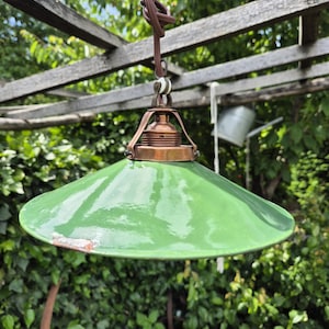 Lampada a sospensione vintage in lamiera smaltata verde industriale / anni &#39;60 / Molto carina lampada a sospensione vintage degli anni &#39;60