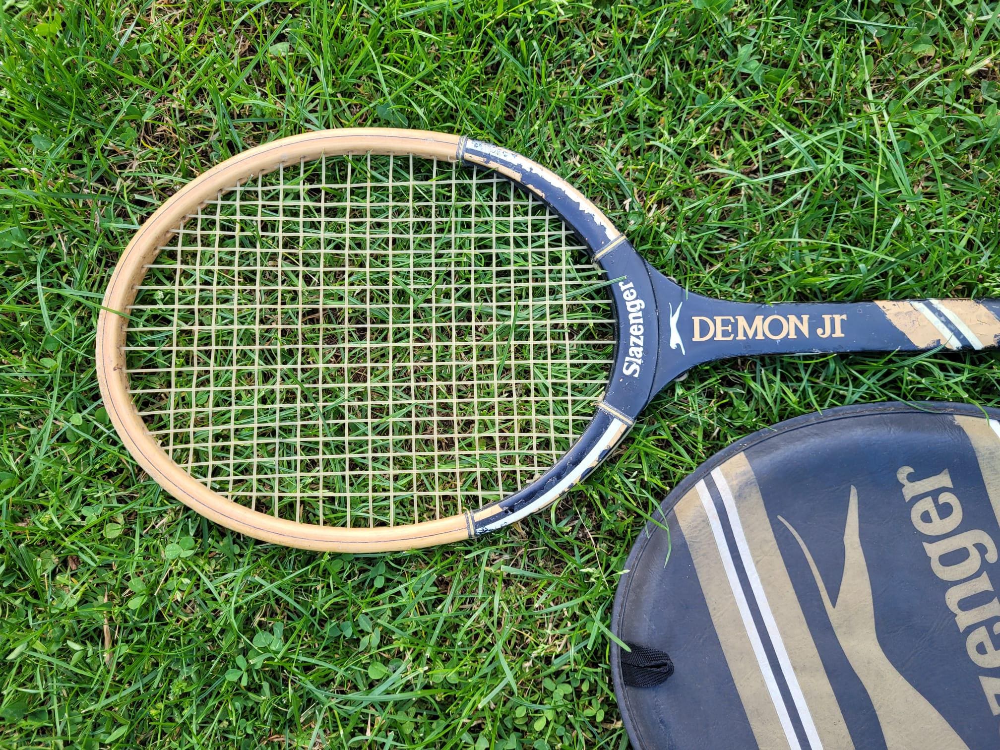 Slazengerのヴィンテージ木製テニスラケット – クラシックなレトロ