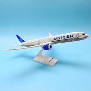 United Airlines 787 Model | Rhinestone Airplane | 1:200 Scale 787-10 Model Airplane | Crystal Plane | Aviation Decor | Airline Gift