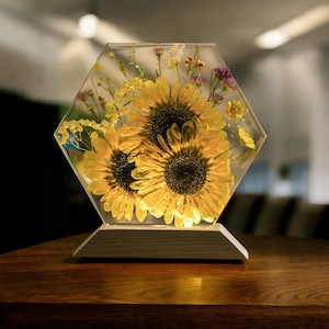 Lamp Dried SunFlower,epoxy resin lamp,night light wood,custom resin lamp,unique home decor, bedside lamp wood,gifts for girlfriend,esin art