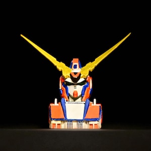 Gundam-Inspired Robot Keycap – Handmade Artisan Mecha Keyboard Cap with Bold Colors and Golden Antenna for Mechanical Keyboards