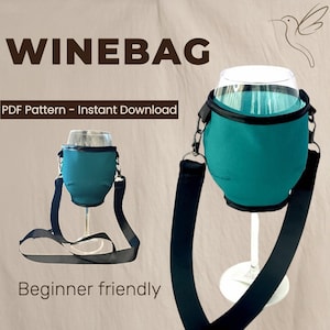 Puede incluir: Bolsa de vino turquesa con una correa negra, sosteniendo una copa de vino. El texto "WINEBAG" está en la parte superior, con "PDF Pattern - Instant Download" debajo. Las palabras "Beginner friendly" están en la parte inferior.