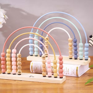 Ábaco arcoíris Montessori personalizado, ábaco de madera grabado para bebé, ábaco para niños, juguete educativo para niños pequeños, regalo para baby shower, regalo de cumpleaños para niños.