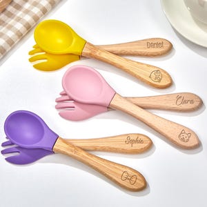 カスタム刻印入りベビーフォークとスプーンセット、離乳食ベビーセット、名前刻印入りフォーク、木製ハンドルベビースプーンとフォーク、新生児用品、赤ちゃんへのギフト