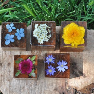 Personalized Flower Ring Box, Real Dried Flower Proposal Box, Custom Epoxy Engagement Box, Handmade Wooden Gift for Her or Couple