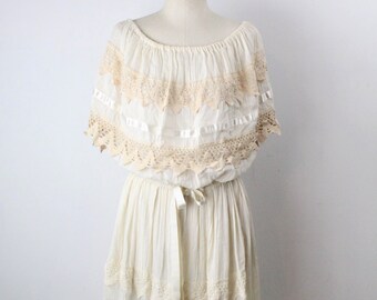 V-Neck Cream Lace Top / Asymmetrical Lace Skirt PUC0014