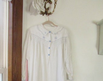 Vintage 1960s robe. Cotton