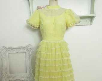 Vintage 1970s Pale yellow ballgown, tiered lace and chiffon prom/formal dress - WEdding Season