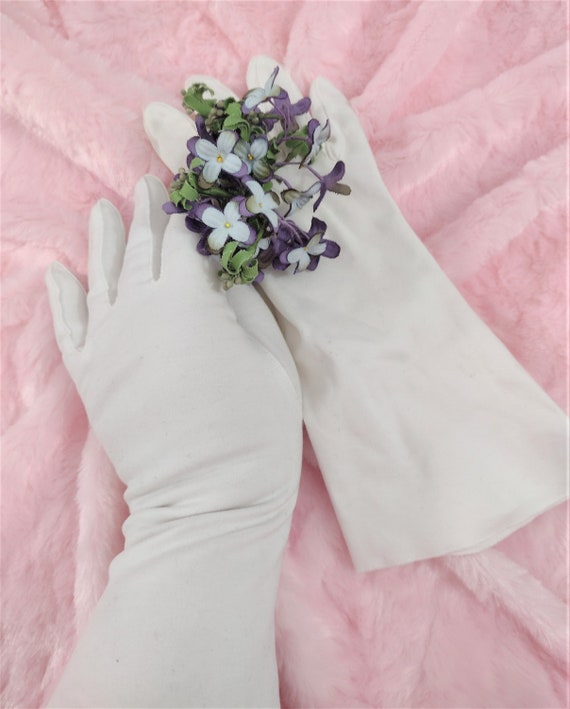 Vintage long white ladies gloves. Easter gloves - image 1