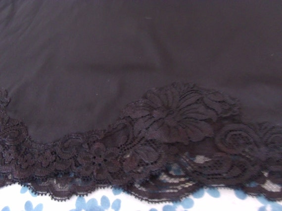 Vintage 1960s Sears short black slip with lace - image 5