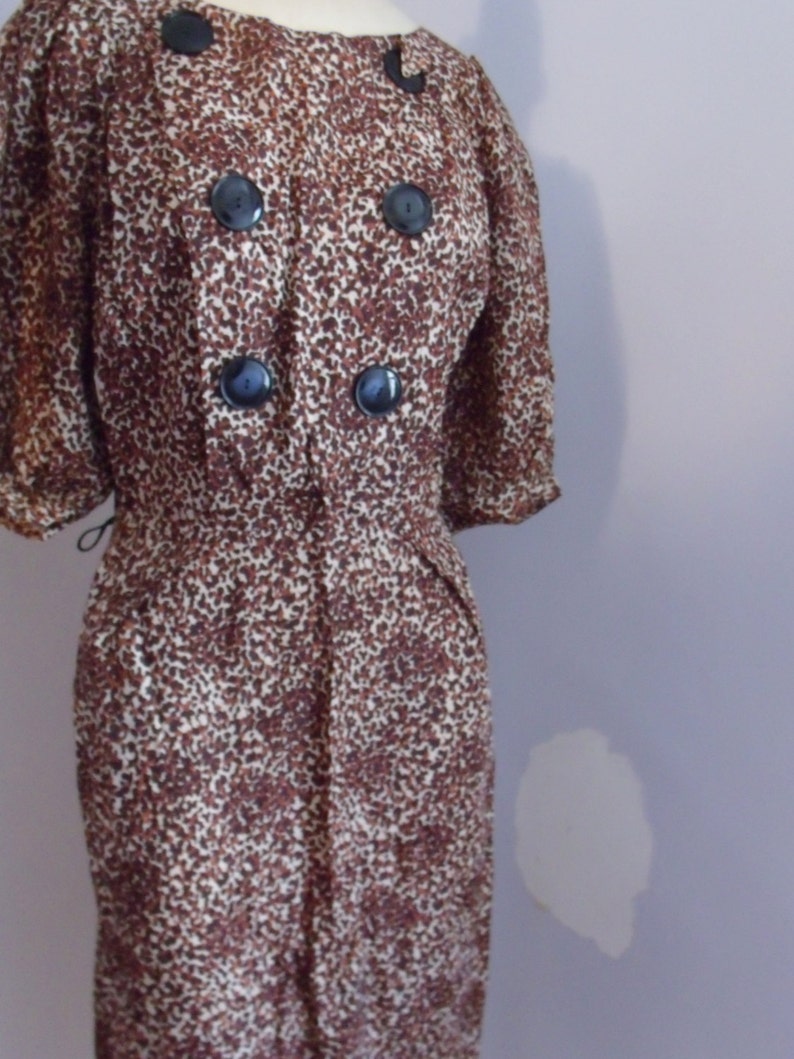 50s Wiggle dress in Animal big cat rayon Large Buttons Sexy image 3