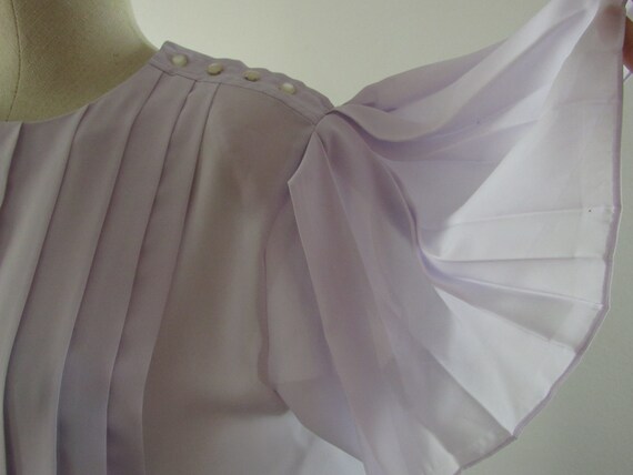 Light Lavender Pleated Blouse, Size 16 - image 4