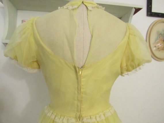 Vintage 1970s Pale yellow ballgown, tiered lace a… - image 5