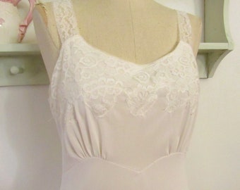 Vintage 1960s White lace slip size 34/36 glam old hollywood Full Slip