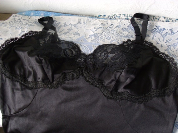 Vintage 1960s Sears short black slip with lace - image 6
