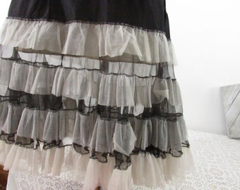 1940s Vintage "Shabby" Black and white Pettiskirt, Pettislip