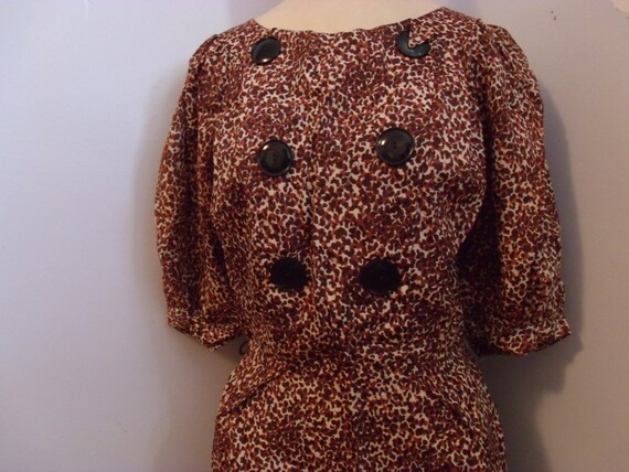 50s Wiggle dress in Animal big cat rayon - Large … - image 2