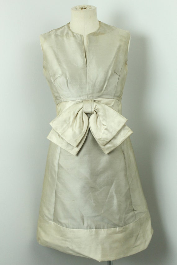 Vintage 1960s cream taupe winter formal with bow